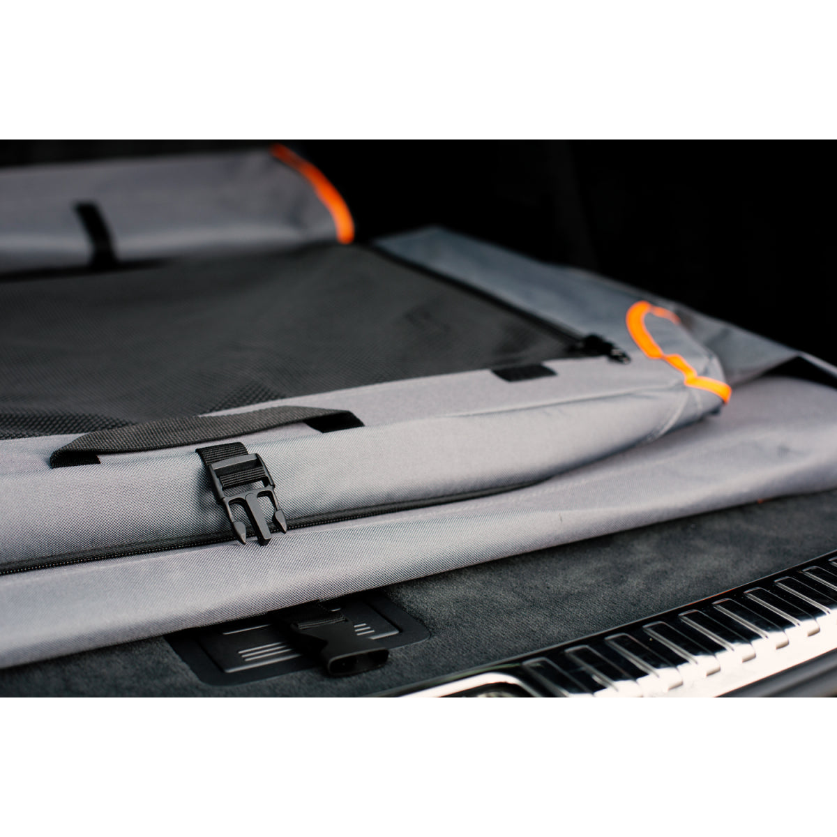 Knuffelwuff faltbare Hundebox Auto Transportbox Alverstone mit Aluminiumgestell für den Kofferraum – M - 61 x 46 x 43 cm (Ansicht 9)