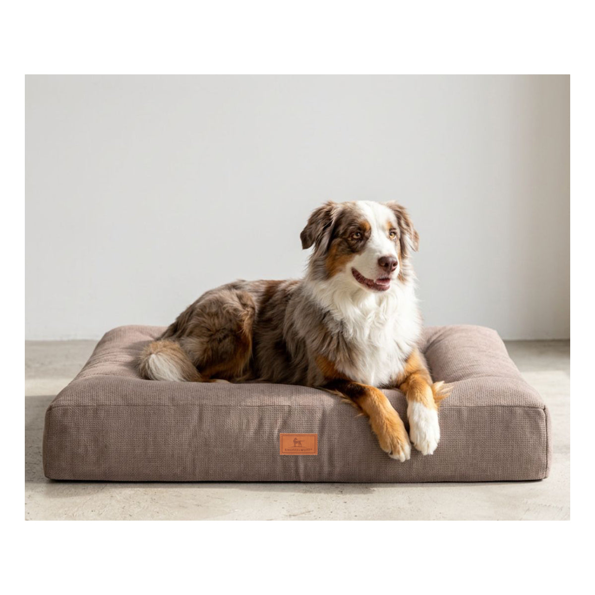 Knuffelwuff Hundebett Sofia aus Velours mit Handwebcharakter Beige