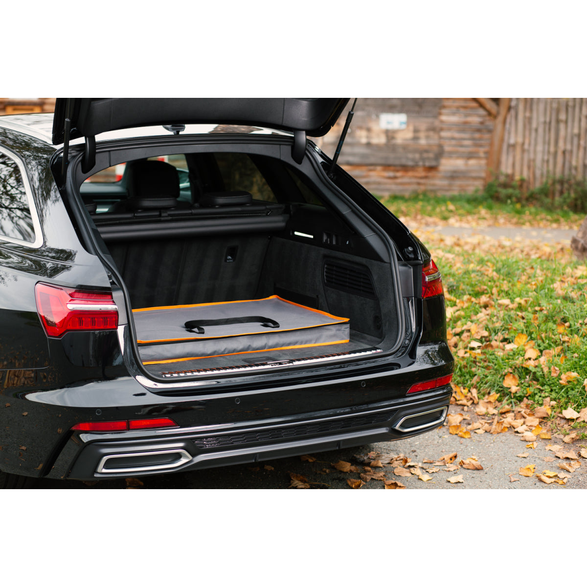 Knuffelwuff faltbare Hundebox Auto Transportbox Alverstone mit Aluminiumgestell für den Kofferraum – M - 61 x 46 x 43 cm (Ansicht 6)