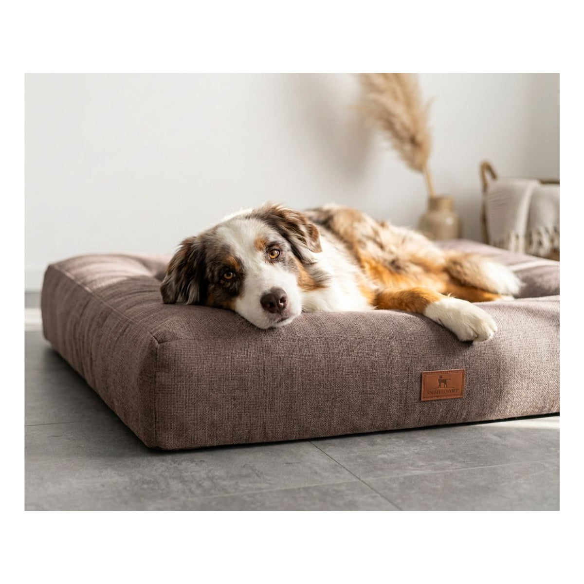 Knuffelwuff Hundebett Sofia aus Velours mit Handwebcharakter Beige